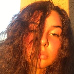 Meet your Posher, Alexis